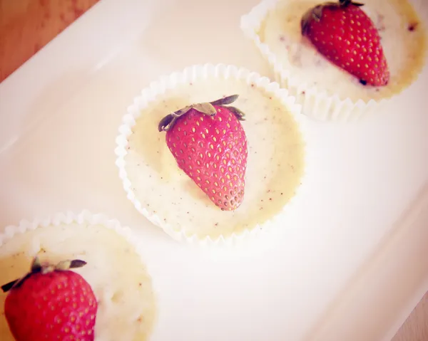 Pastel de queso dulce con fresa — Foto de Stock