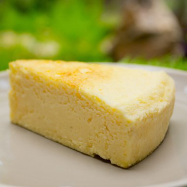 plaka üzerinde Cheesecake