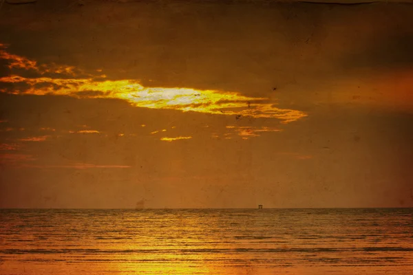 Céu lindo do nascer do sol com nuvens — Fotografia de Stock