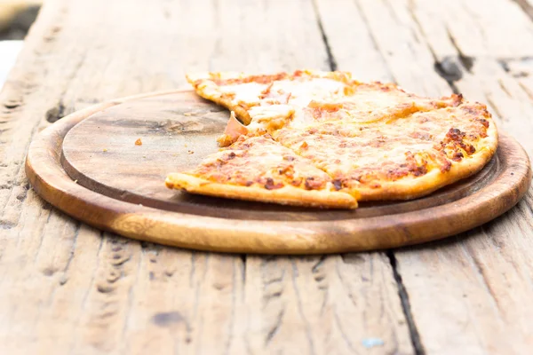 Delicious fresh pizza served on wooden table — Stock Photo, Image