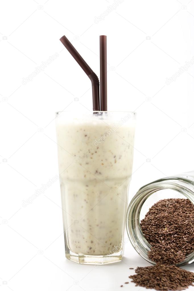 Smoothies drink with flaxseeds