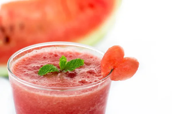 Nahaufnahme Wassermelonen-Smoothie auf Weiß — Stockfoto