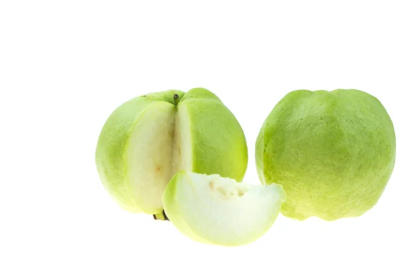 Guave auf weißem Hintergrund — Stockfoto