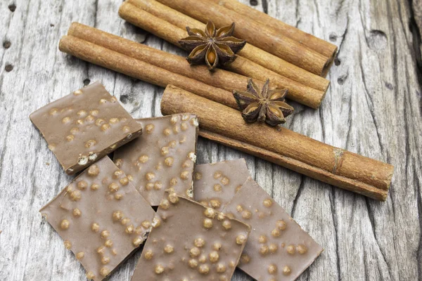 Chocolate con anice y canela —  Fotos de Stock