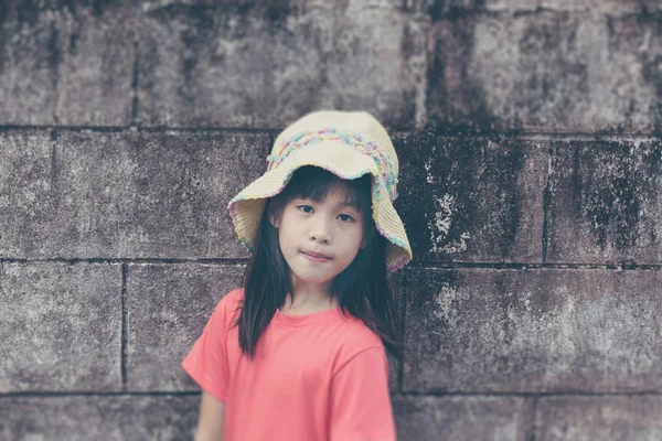 Portrait of a cute little girl in a hat — Stock Photo, Image