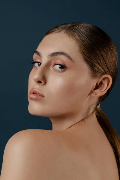 Beautiful Young Woman Clean Perfect Skin Isolated Girl Studio Portrait — Stock Photo, Image