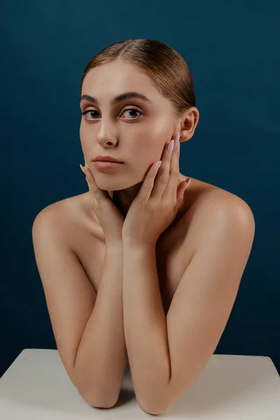 Junges Mädchen Frau Mit Sauberer Perfekter Haut Isoliertes Mädchen Studio — Stockfoto