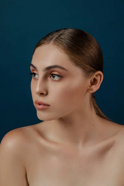 Junge Frau Frau Mit Sauberer Perfekter Haut Isoliertes Mädchen Studio — Stockfoto