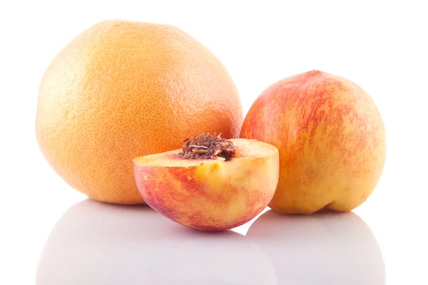 Persika och grapefrukt — Stockfoto