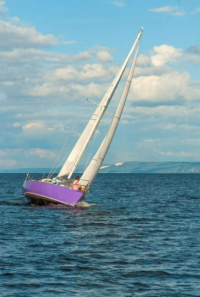A jacht, részt vesz a regatta — Stock Fotó