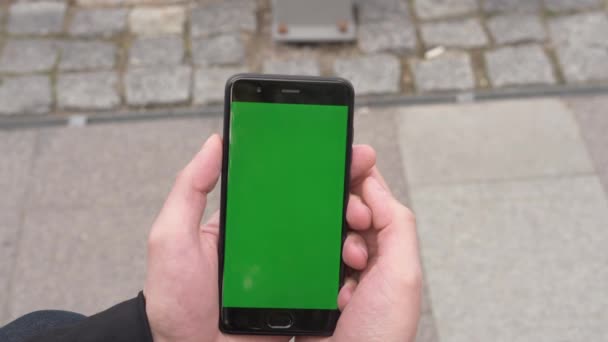 Zamknij Smartfon Zielonym Ekranem Klucz Chroma Telefonie Ręce Pomocą Urządzenia — Wideo stockowe