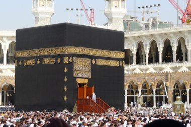 Mekke - 10 Temmuz: Kabe masjidil haram 10 Temmuz 2011 temizlik makkah, Suudi Arabistan. Bu temizlik töreni yılda iki kez düzenlenen.