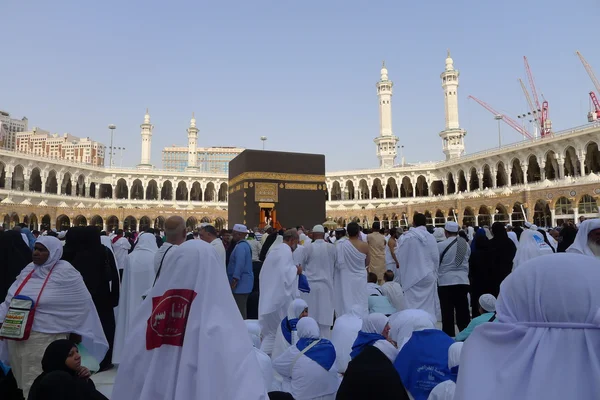 Pilger bei der Kaabah-Reinigungszeremonie — Stockfoto