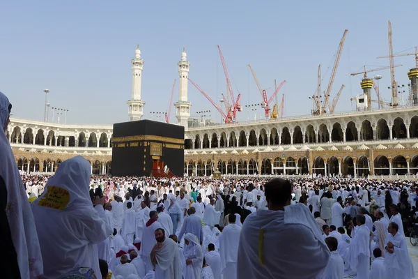 Mescid-i haram, zemin seviyesinden kaabah görünümünü. — Stok fotoğraf