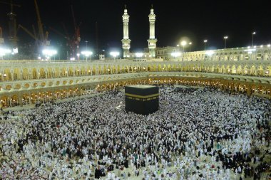 Mescid-i haram, gece Mekke.