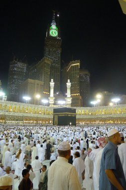 giriş katı Mescid-i haram gece boyunca içinde.