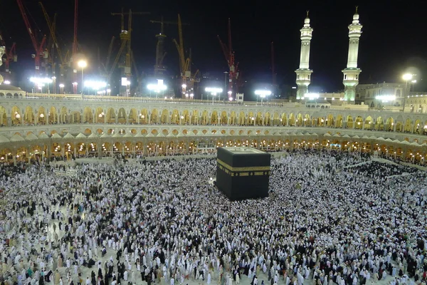 Uitzicht vanaf de tweede niveau binnen masjidil al-haram. — Stockfoto