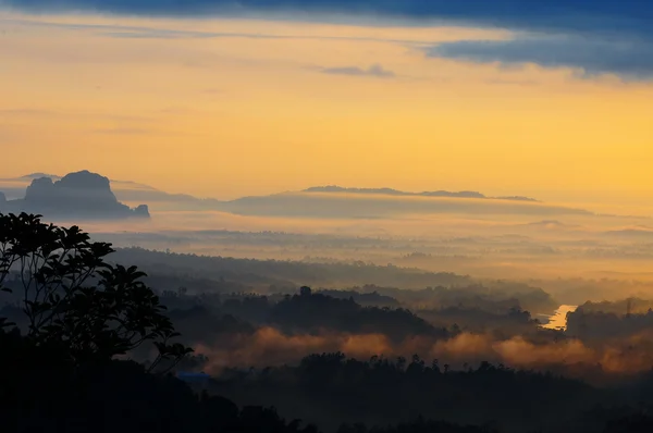 パノラマの丘から眺める日の出 — ストック写真