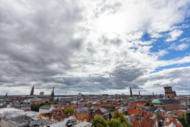 Danimarka 'nın başkenti Kopenhag' da bulunan Yuvarlak Kule 'nin geniş açılı manzarası.