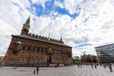 COPENHAGEN, DENMARK - 29 Ağustos 2016 'da Belediye Meydanı' nda Tanımlanamayan İnsanlar.