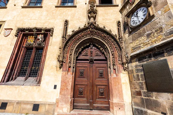 Uma Porta Ornamentada Exterior Relógio Astronômico Praga — Fotografia de Stock