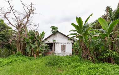 UNESCO miras sitesine bitişik eski ev Angkor Wat, Siem Reap, Kamboçya.