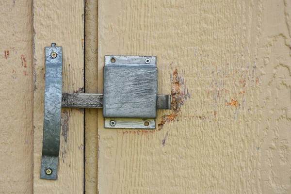 Uma Imagem Perto Uma Trava Porta Metal Enferrujado Retro Styled — Fotografia de Stock