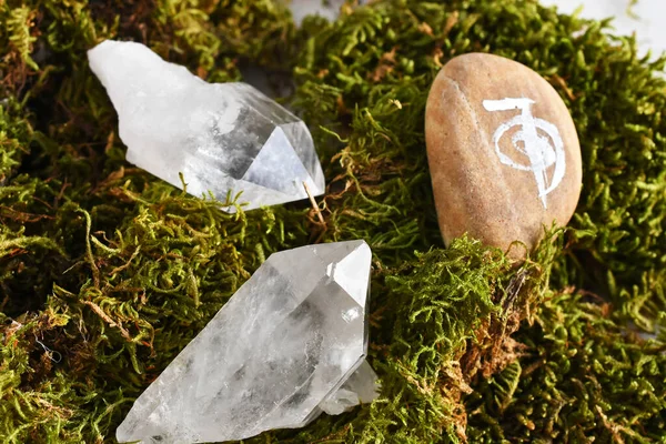 Close Image Two Clear Quartz Crystal Points Lush Green Moss — Stock Photo, Image