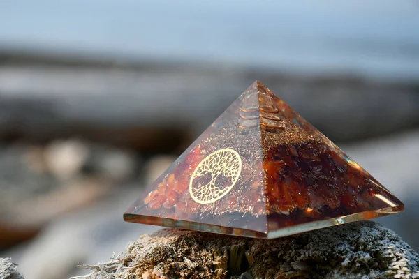 Close Image Carnelian Orgonite Energy Generating Pyramid Tree Life Symbol — Stock Photo, Image