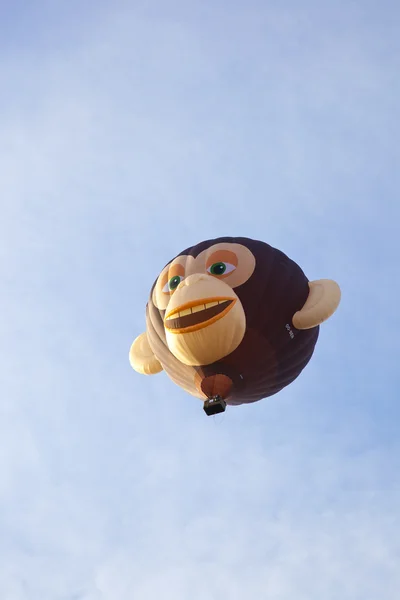Barneveld, Nederländerna - 17 augusti 2012: färgglada monkey ballong med — Stockfoto