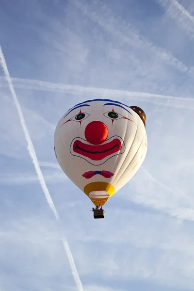 BARNEVELD, THE NETHERLANDS - 17 AUGUST 2012: Colorful clown balloon taking — Stock Photo, Image