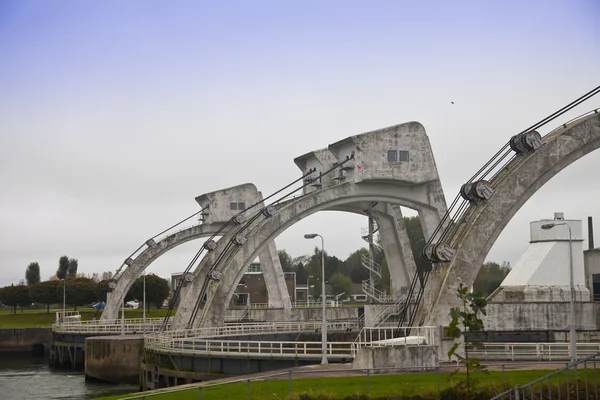 在 hagestein，荷兰建筑堰 — 图库照片