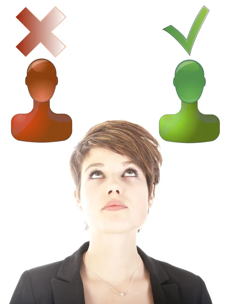 genç bir kadın beyaz zemin üzerine izole iyi ya da kötü seçim yapma