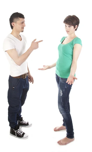 Homem e mulher tendo uma discussão isolada no fundo branco — Fotografia de Stock