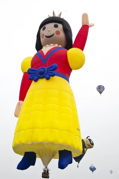 BARNEVELD, PAÍSES BAIXOS - 22 DE AGOSTO DE 2013: balão princesa decolando no festival internacional de balões Ballonfiesta em Barneveld em 22 de agosto de 2013 em Barneveld, Holanda — Fotografia de Stock