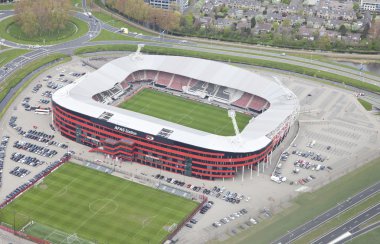 Alkmaar, Hollanda - 15 Nisan: az afas stadion yukarıdan Alkmaar, Hollanda dış görünümü üzerinde 15 Nisan 2014. futbol takımı az Alkmaar ev stadion afas stadion olduğunu