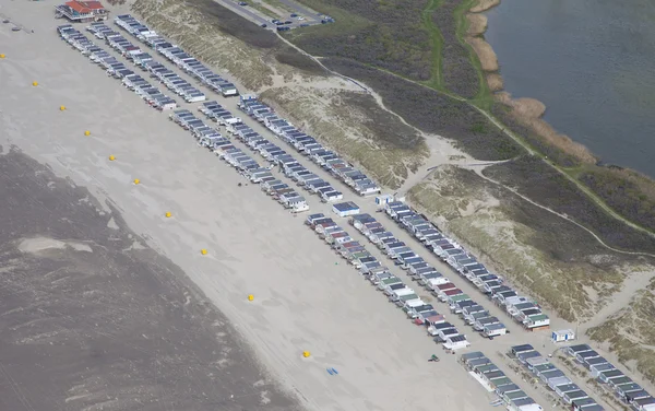 Typical Dutch beachhouses at beach from above, The Netherlands — Stock Photo, Image