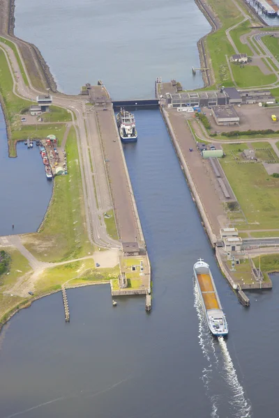 Dutch sea lock at IJmuiden, The Netherlands from above — Stock Photo, Image