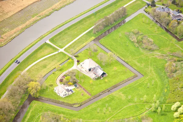 Вид сверху на типичную голландскую ферму, Нидерланды — стоковое фото
