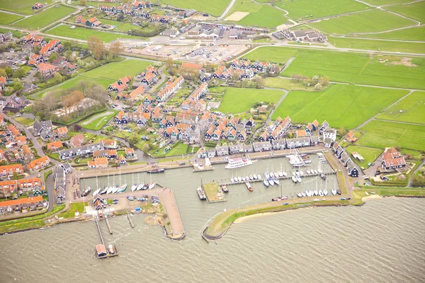 View at harbor of historic island of Marken, The Netherlands from above — Stock Photo, Image