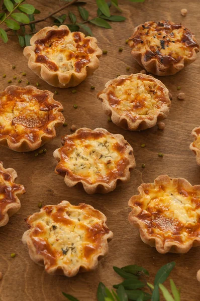 Tasty Shortbread Tartlets Filling Baked Cheese — Fotografia de Stock