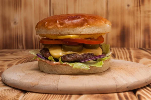 Tasty Burger Beef Patty Jalapeno Cheese Tomato Onion — стоковое фото