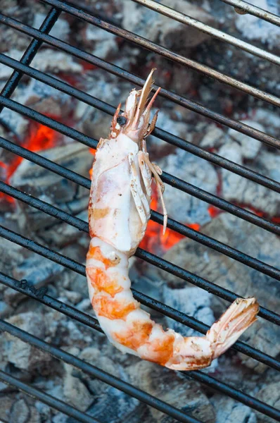 Processo Cozinhar Saborosa Langoustine Grelha Fundo Carvão Quente — Fotografia de Stock