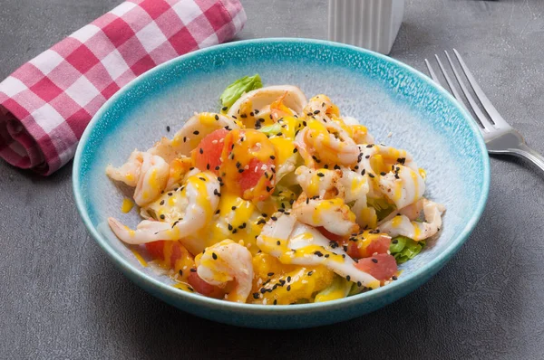 Tasty Salad Squid Shrimp Orange Grapefruit lizenzfreie Stockbilder
