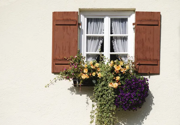 Ventana rústica — Foto de Stock