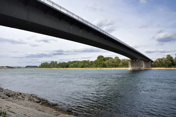 Flussbrücke — Stockfoto