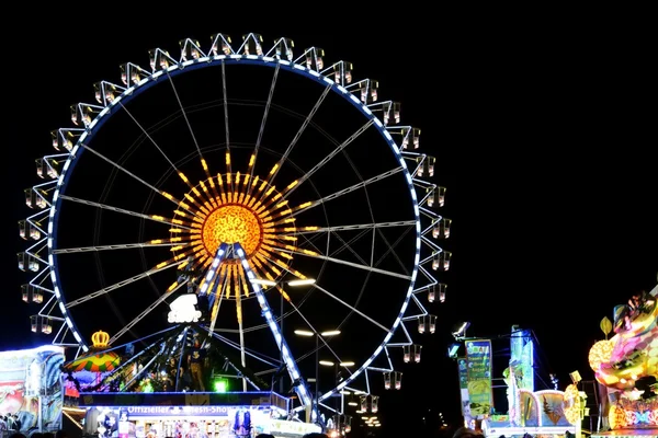 Oktoberfest in der Nacht — Stockfoto