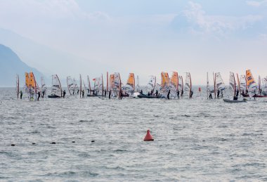 Lake garda adlı Rüzgar Sörfü