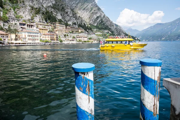 Passenger ship on Lake Garda — Stock Photo, Image