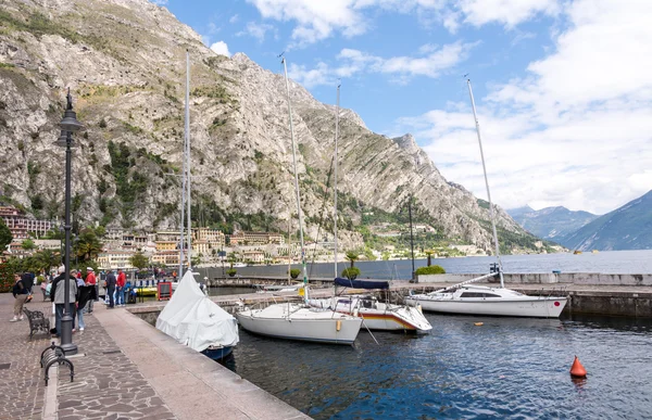 Yachthafen in Limone Sul Garda — Stockfoto